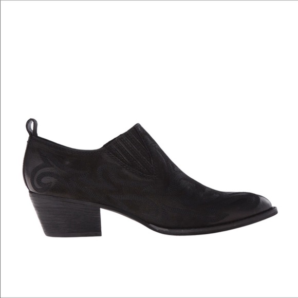 Dolce Vita Shoes - EUC DOLCE VITA Samson Black Booties